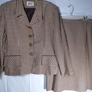 BROWN & WHITE TWO PIECE SUIT